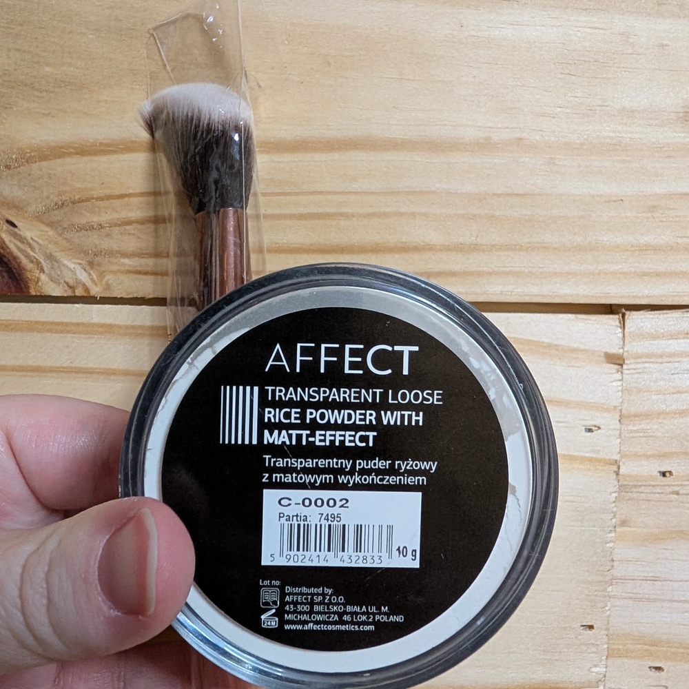 Affect Transparent Loose Rice-powder With Matt Effect with Pink Makeup Brush - Picture 4 of 4